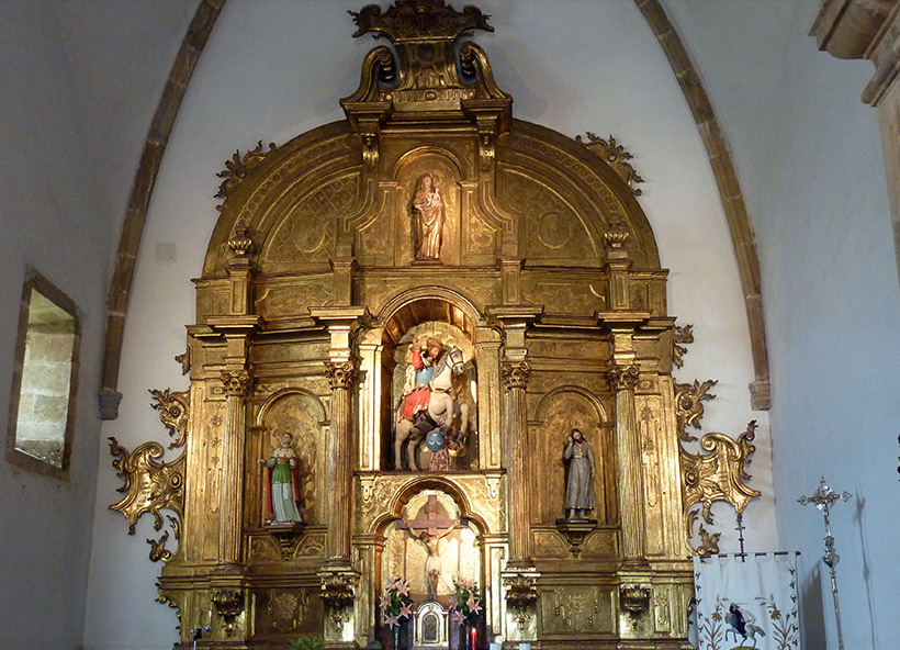 Altar Mayor de la Iglesia de Villazón restaurado en 2009 por Doña Magdalena Aguirregomezcorta una vez fuera promovido por la Dirección General de Patrimonio Cultural del Gobierno del Principado de Asturias.